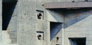 A Fusignano si raccontano i bunker bellici nordeuropei e ravennati con le foto di Guido Guidi e Giovanni Zaffagnini