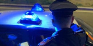 Esperti nel “trucco della giacca”: fermata coppia di ladri