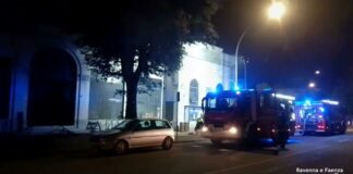 Incendio nella notte al Mercato Coperto di Russi