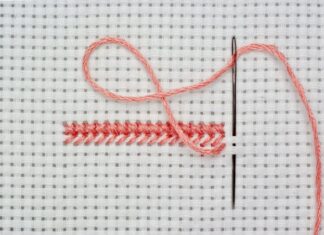 “Rouge”, mostra di ricami a punto croce allo spazio espositivo PR2