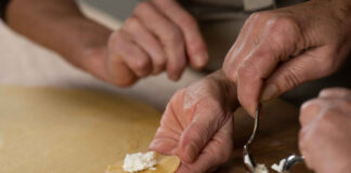 Laboratorio dimostrativo di sfoglia a Cervia a cura di Casa Artusi