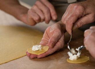 Laboratorio dimostrativo di sfoglia a Cervia a cura di Casa Artusi