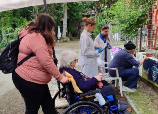 Il mosaico della Cra Garibaldi-Zarabbini restaurato grazie alle allieve del Liceo Nervi-Severini