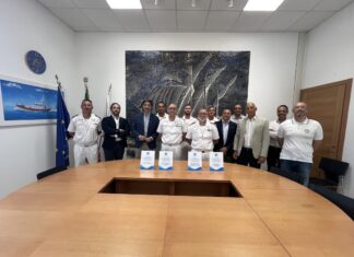 Snam consegna targhe di ringraziamento agli operatori portuali di Ravenna