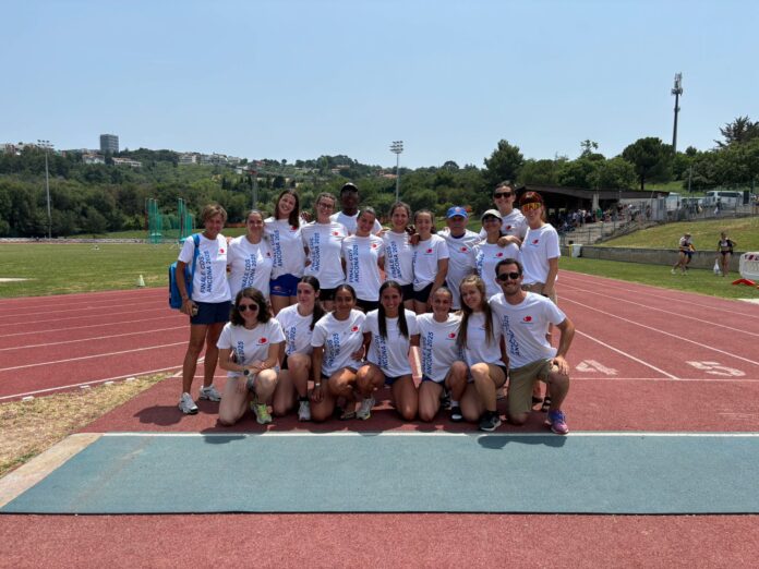 La squadra femminile di Atletica 85 ai CdS di Ancona con allenatori e allenatrici
