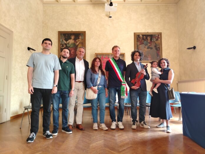 L'incontro dei nipoti di Nicola Utili con il sindaco Della Godenza