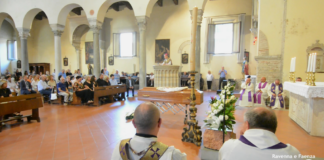 Tantissime persone al funerale di don Giuliano Trevisan