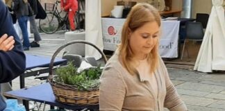 Il presidente Mattarella, ha conferito l’onorificenza di Cavaliere dell’Ordine “Al Merito della Repubblica Italiana” all’insegnante Angela Rosa