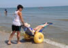 Cervia: parte “Bagnino per amico”, il servizio gratuito in spiaggia per portatori di disabilità su 9 km di costa