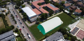 Tensostruttura sportiva alla scuola Ressi Gervasi