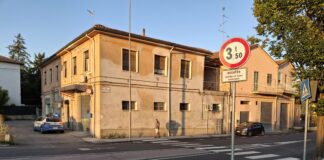 Incendio in borgo: muore un uomo