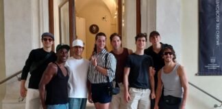 Gli artisti de Les’Etoiles pour homme in visita ai Musei Byron e del Risorgimento