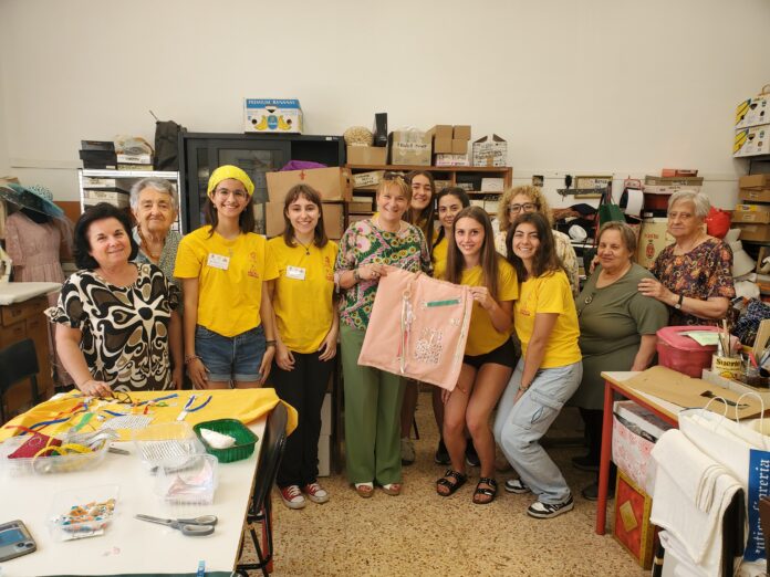 25-07-03 foto 2 magliette gialle