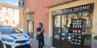 Tabaccheria del Duomo rapinata da due malviventi. Prelevato il contante della cassa