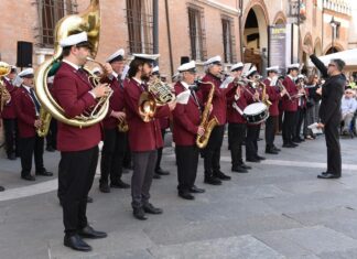 Concerto della Banda Musicale Cittadina di Ravenna per la Festa del Patrono: una serata di jazz, tradizione e interazione con il pubblico