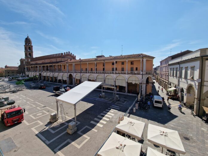 PiazzaPopolo-Faenza-AllestimentoTenzoneArgentea2