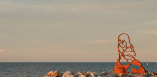 Arrivata a Milano Marittima la sirena di 6 metri di Valerio Berruti