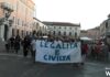 300 persone alla passeggiata silenziosa per la sicurezza. “Per svegliare l’Amministrazione”