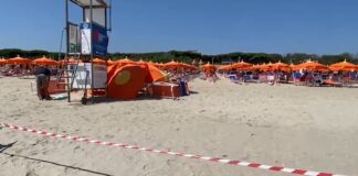 Ha un malore mentre fa il bagno a Pinarella: muore un 78enne