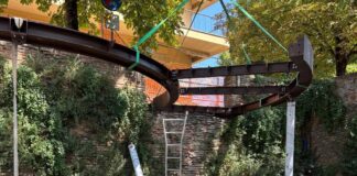 Faenza, via Lapi: arrivata la nuova passerella ciclopedonale. Partito il montaggio