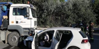 Incidente frontale tra auto e camion in via Trieste: 58enne trasportato in elicottero al Bufalini