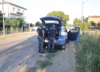 Cumulo di pene per furto, rissa, porto d’armi e lesioni: rimpatriato