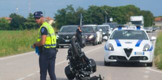Camerlona: Motociclista ferito in uno scontro con un’auto sulla Statale Reale