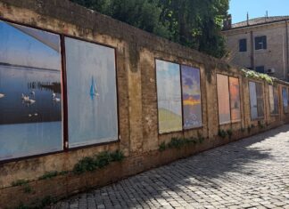 Via Zirardini, in mostra “Uno scatto per la Bandiera Blu 2025”