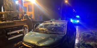 Fusignano, auto centra una vettura ferma e finisce nel fosso: un uomo in ospedale al Bufalini