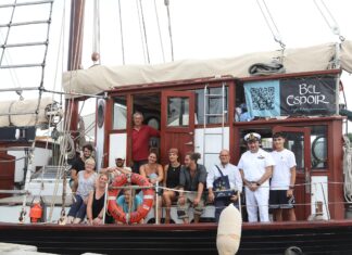 Approdata in Darsena la nave scuola per la pace