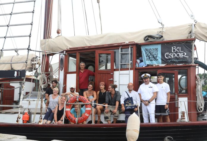 27-08 -2025- ravenna darsena di città arrivata barca a vela della diocesi di marsiglia , bel espoir , don pietro , equipaggio , comandante nave