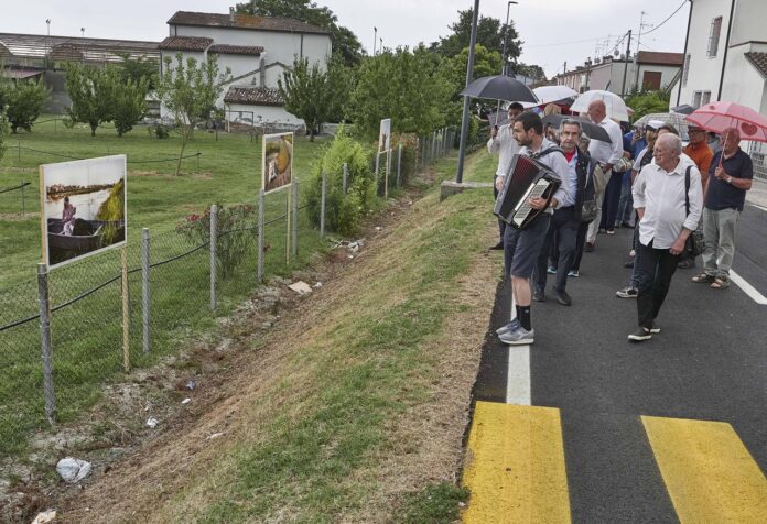 08-07-2025- s alberto il paese dei poeti; immagini inaugurazione con riccardo muti , cristina mazzavilani muti , e tanta gente