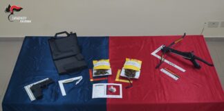 Porto abusivo di armi e detenzione di stupefacenti: denunciato un 50enne