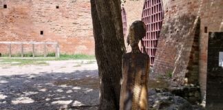 A Brisighella apre la mostra diffusa “Connessioni”: le sculture di Luciano Navacchia “parlano” con le bellezze del territorio