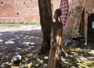 A Brisighella apre la mostra diffusa “Connessioni”: le sculture di Luciano Navacchia “parlano” con le bellezze del territorio