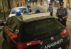 Si accorge di un ladro in casa e chiama i carabinieri