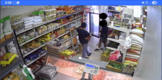 Negoziante aggredito in via Carducci