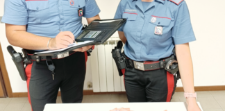 Acquista in negozi con euro falsi. In casa aveva altri 1.000 euro contraffatti