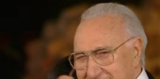 Laura Pausini alla camera ardente per Pippo Baudo: “Mi ha sempre dato tantissimi consigli”