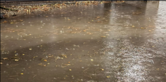 Strade allagate per il forte temporale nei lidi sud