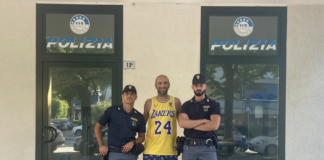 Pinarella, perde il portafoglio con 650 euro: la Polizia lo ritrova e lo restituisce