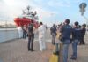 La Ocean Viking sbarca a Marina di Ravenna: a bordo 37 migranti, 10 sono minori