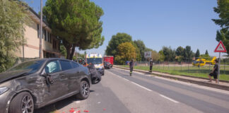 Scontro fra tre auto a Russi: una donna elitrasportata al Bufalini