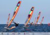 Windsurf: Memorial Ballanti-Saiani 2025: il vento regala condizioni da sprint slalom nelle prime due giornate