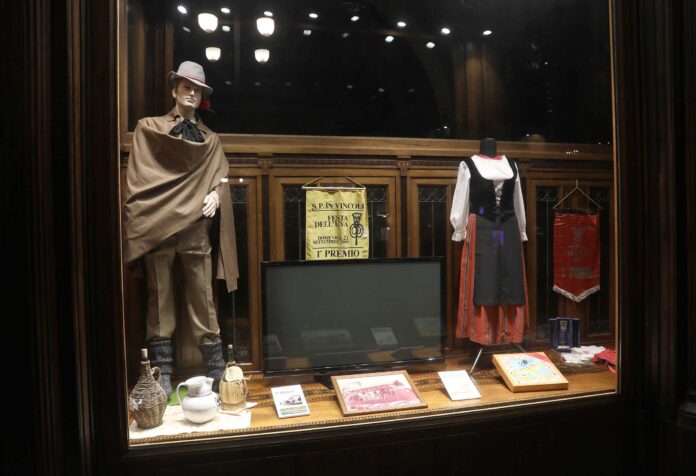 10-09 -2025- ravenna mostra al private banking della cassa di ravenna in piazza del popolo - festa dell uva s pietro in vicoli