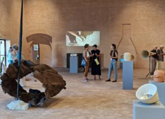 La mostra “Azzurro Fragile” a Palazzo del Podestà apre gli eventi di Made in Italy