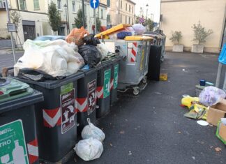 Brisighella. Rifiuti segnalati fuori dai cassonetti, l’Amministrazione: “Tuteliamo il decoro con piccoli gesti quotidiani”