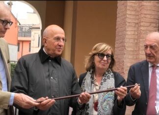 Il pronipote di Lord Byron in visita al Museo. Ha portato in dono un bastone da passeggio del poeta