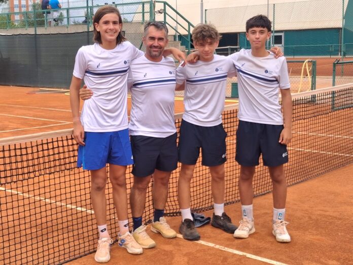 Tennis Club Faenza - La squadra Under 14 maschile 2025 con il maestro Marco Poggi