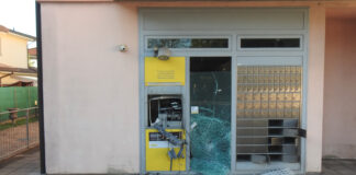 Lugo: Assalto all’ufficio postale. Banda fa esplodere il bancomat e fugge in auto